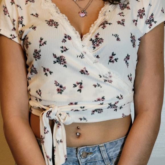 Crop top - Picture 2 of 3